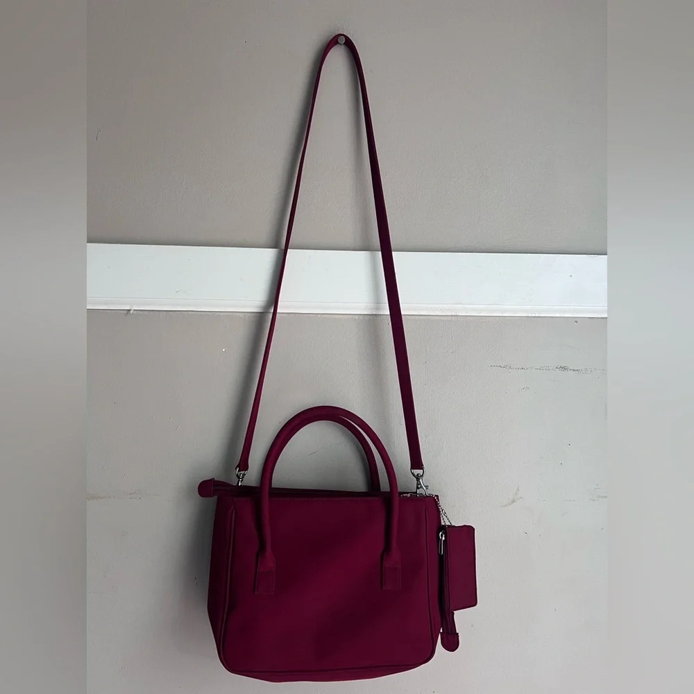 Elegant Burgundy Handbag - Picture 2 of 7